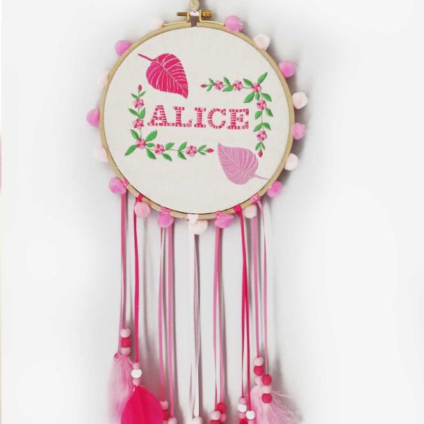 attrape rêves rose prénom brodé