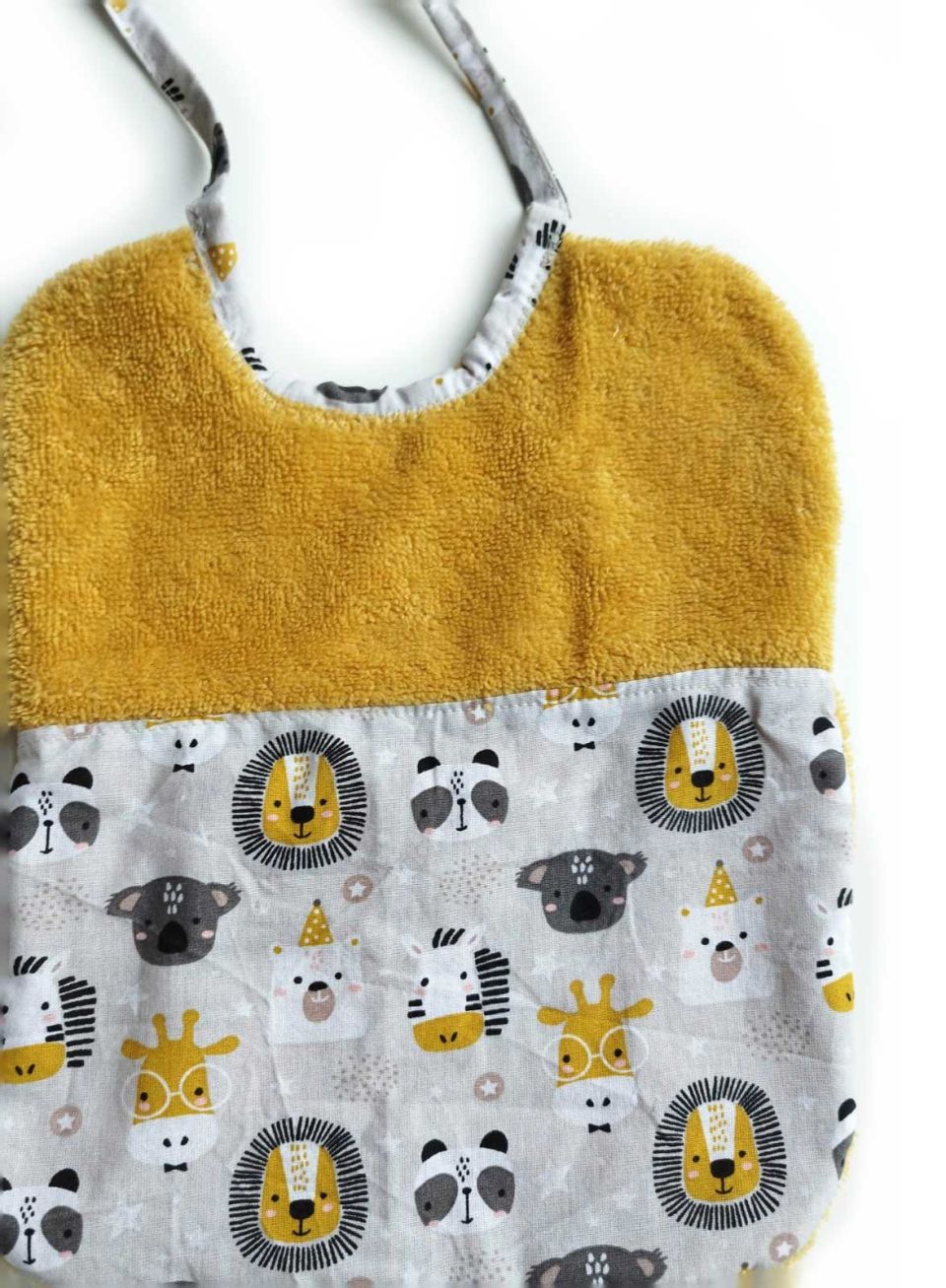 bavoir tissu éponge avec lacets à nouer - dessin têtes d'animaux