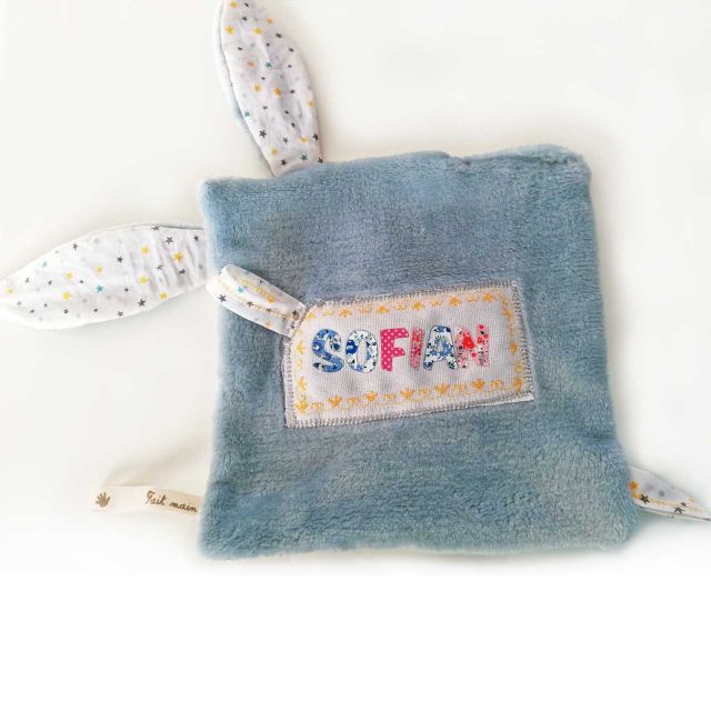 Le doudou plat, c'est le cadeau de naissance par excellence