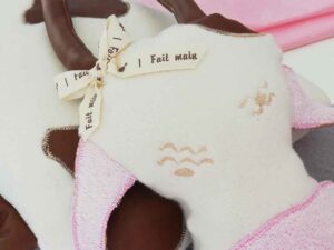 un doudou oreiller fait-main avec amour